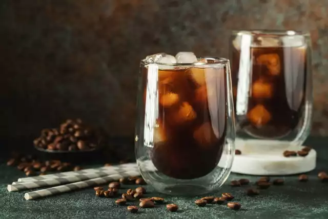 Mazagran to kawa z lodem i koniakiem, ale zamiast niego można dodać także rum.