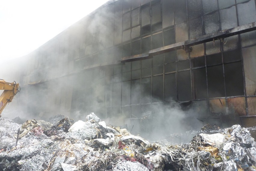 Olkusz: pożar w fabryce firmy Emalia S.A. Milion zł strat [ZDJĘCIA]