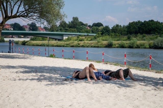 Wczoraj na miejskiej plaży pojawiły się tylko pojedyncze osoby