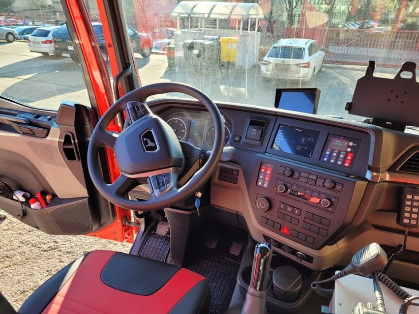 Ale maszyna! Zobacz nowy wóz ratowniczo-gaśniczy strażaków z jednostki w Zgorzelcu (GALERIA)
