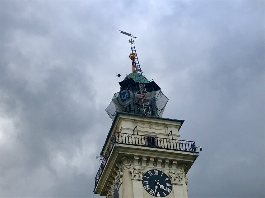 Iglica po raz kolejny stanęła na wieży ratusza w Cieszynie