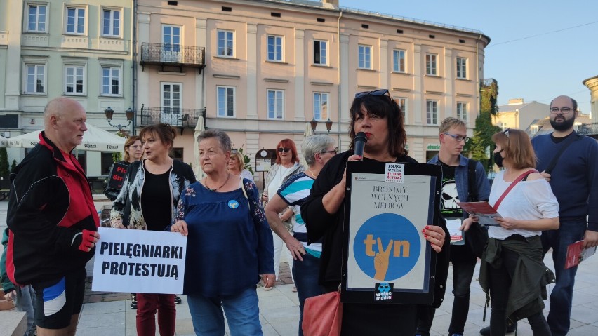 Protest w obronie wolnych mediów w Rynku Trybunalskim w...