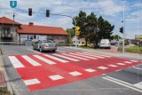 Nowy Sącz. Zrobili szerokie biało-czerwone przejścia dla pieszych. Będzie bezpieczniej? [ZDJĘCIA]