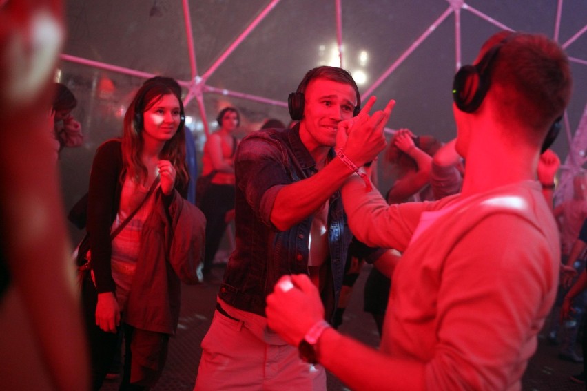 Silent Disco na Placu Defilad na start wakacji