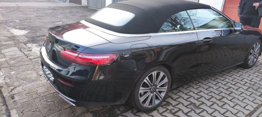 Mercedes wart 160 000 zł odzyskany. Policjanci ze Zgorzelca odnaleźli samochód skradziony w Niemczech