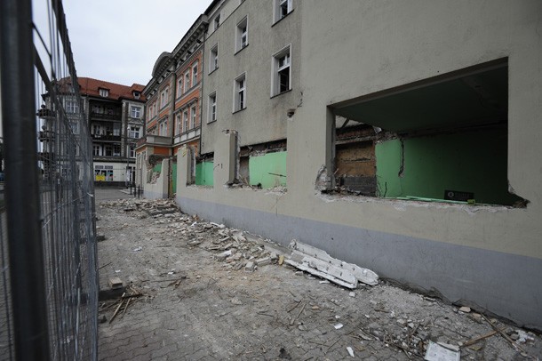 Oleśnica:  Biblioteka już bez przybudówek. Forum w 2013