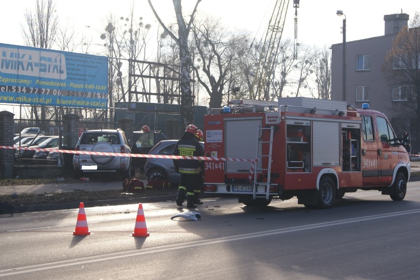 Wypadek w Kaliszu na Wrocławskiej. Jedna osoba nie żyje [FOTO]