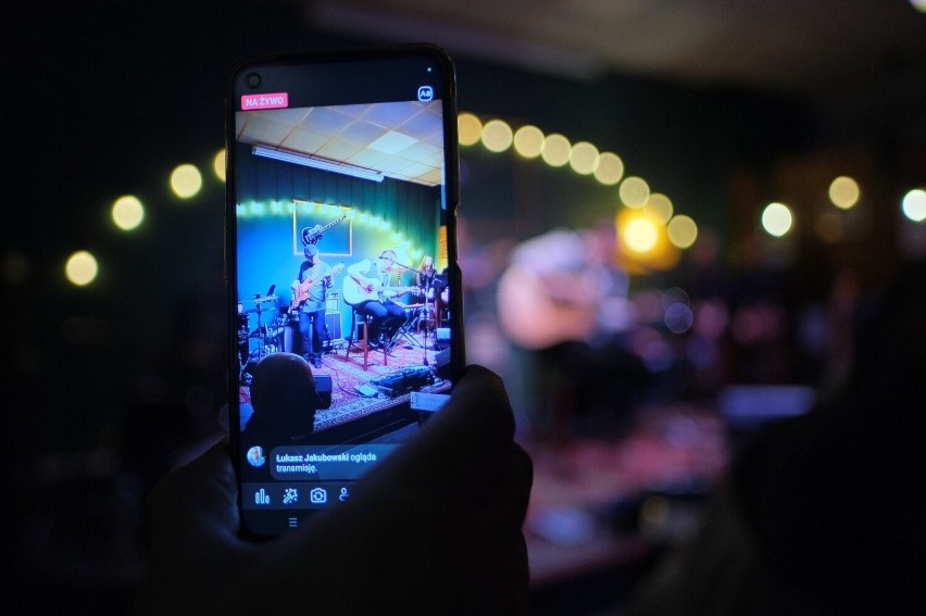 Zakochani w muzyce Erica Claptona. W Lublinie odbył się koncert Clap&Tone [FOTORELACJA]