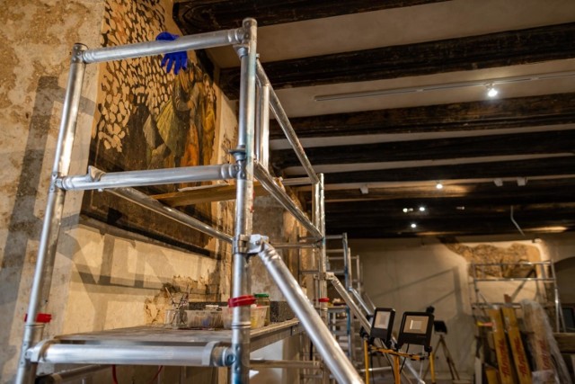 W części starego gmachu muzeum odkryto m.in. ceglane ściany i XVII-wieczne polichromie. Jak nam zdradzono, w odresturowanej części piwniczej ma funkcjonować kawiarnia