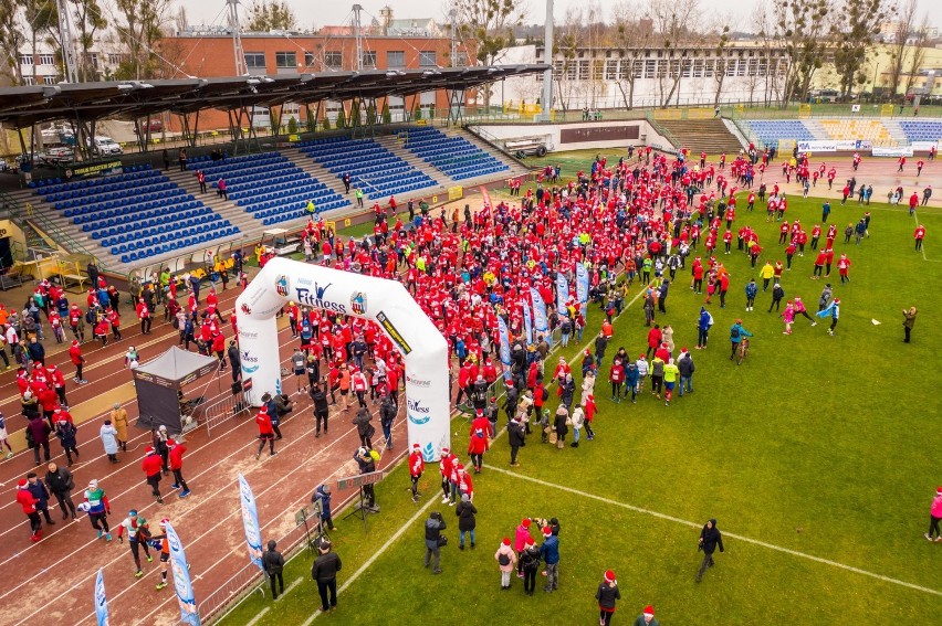 Start i meta Festiwalu Biegów Świętych Mikołajów tym razem...