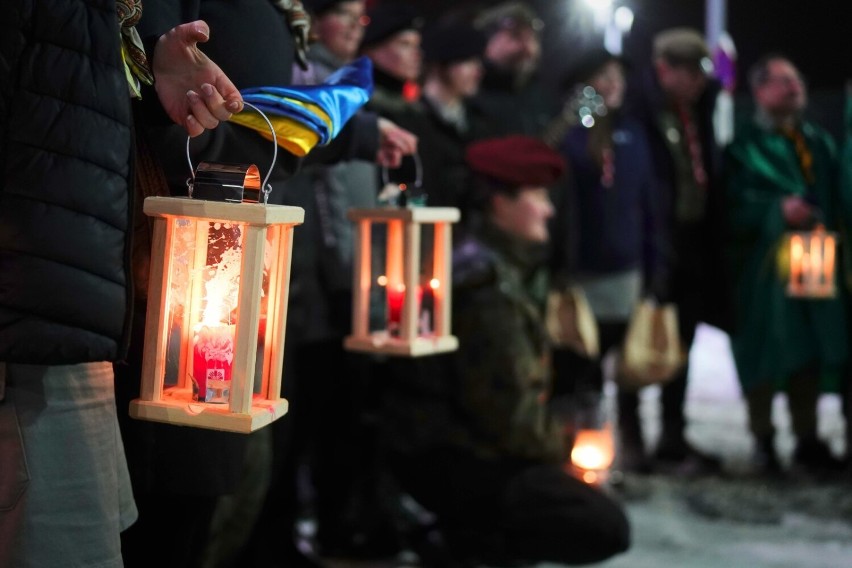 Na granicy w Medyce polscy harcerze przekazali na Ukrainę...