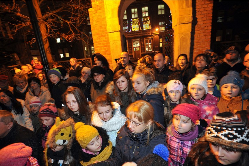 Pałac Młodzieży w Gdańsku - protest dzieci i rodziców,...