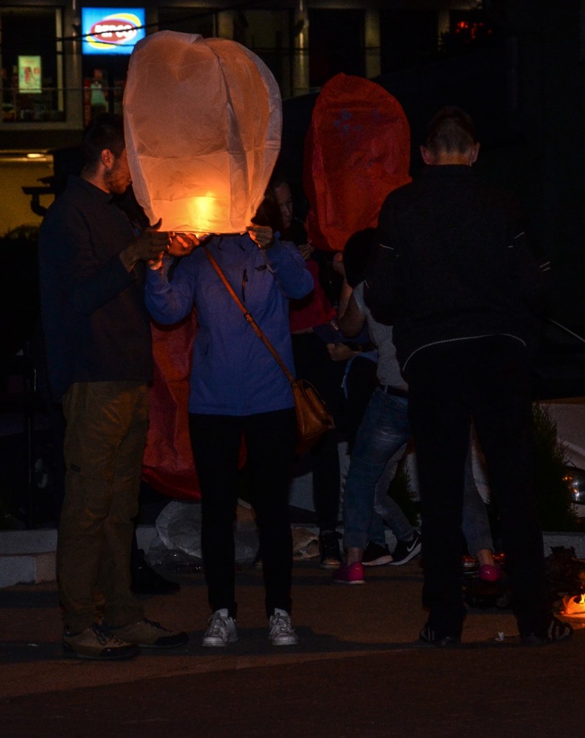 Szamotuły. Noc Świętojańska z lampionami [ZDJĘCIA]