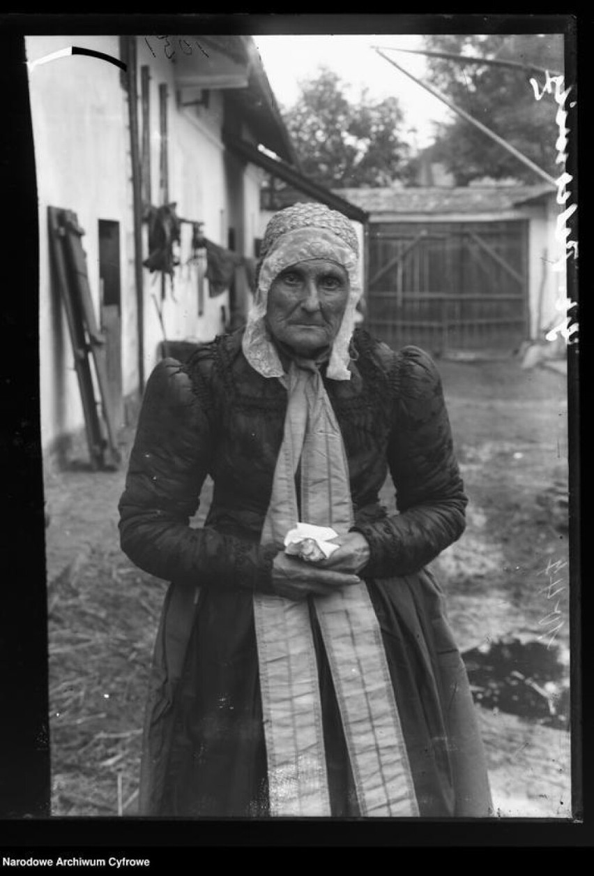 Kochane babcie i dziadkowie na archiwalnych fotografiach. Zobacz ZDJĘCIA sprzed lat ze zbiorów Narodowego Archiwum Cyfrowego i fotopolska.eu