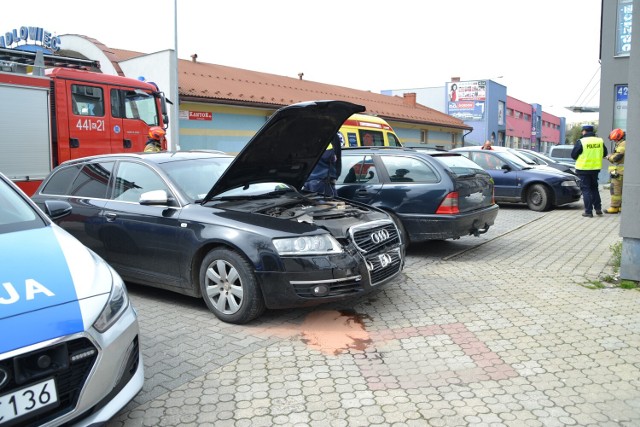 W kolizji do której doszło na ulicy Kościuszki wzięło udział trzy samochody. Poszkodowana kobieta trafiła do szpitala