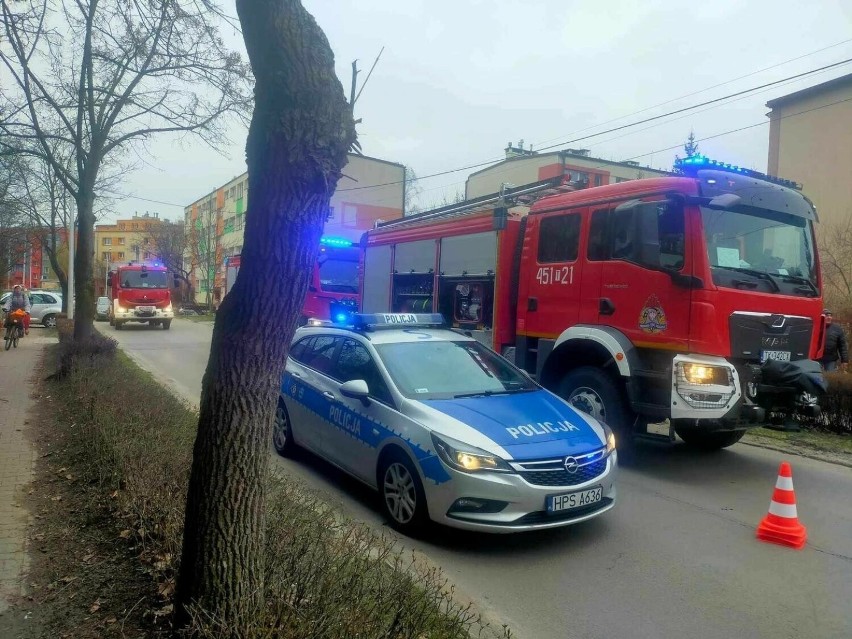 Wypadek na skrzyżowaniu w Ostrowcu. Dwie osoby zabrane do szpitala