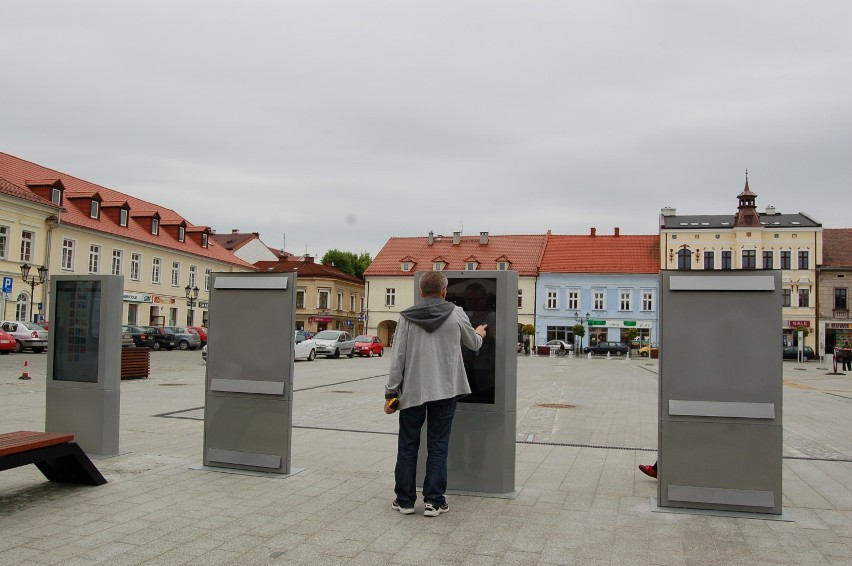 Tablice interaktywne na Rynku w Oświęcimiu