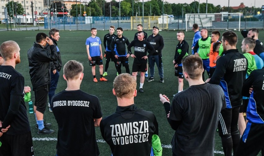 Piłkarze Zawiszy Bydgoszcz wznowili treningi po przerwie...