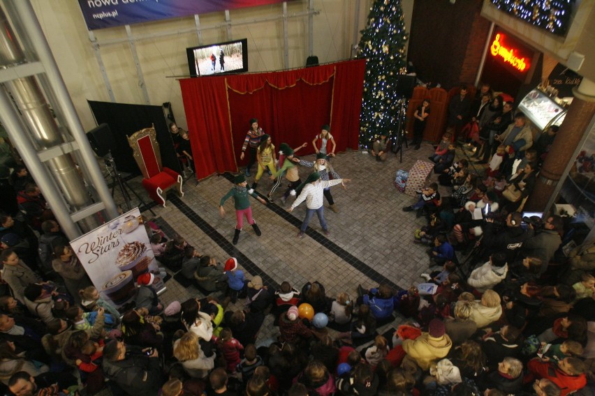 Teatr Avatar - parada świętego Mikołaja