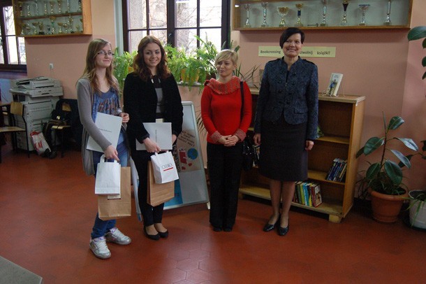 Oleśnica: Licealiści uwolnili książki