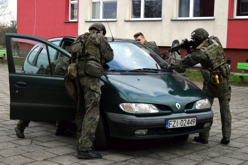 Uczniowie Liceum Ogólnokształcącego im. K. K. Baczyńskiego i...