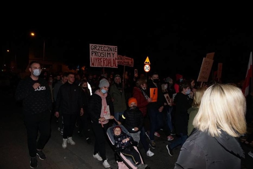 "Quo Vadis Polsko" i "No Woman No Kraj". Zobacz najlepsze hasła z protestów kobiet w Oleśnicy i Sycowie [ZDJĘCIA]