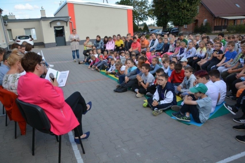 Narodowe Czytanie w Strzelcach i Oleśnicy (ZDJĘCIA)