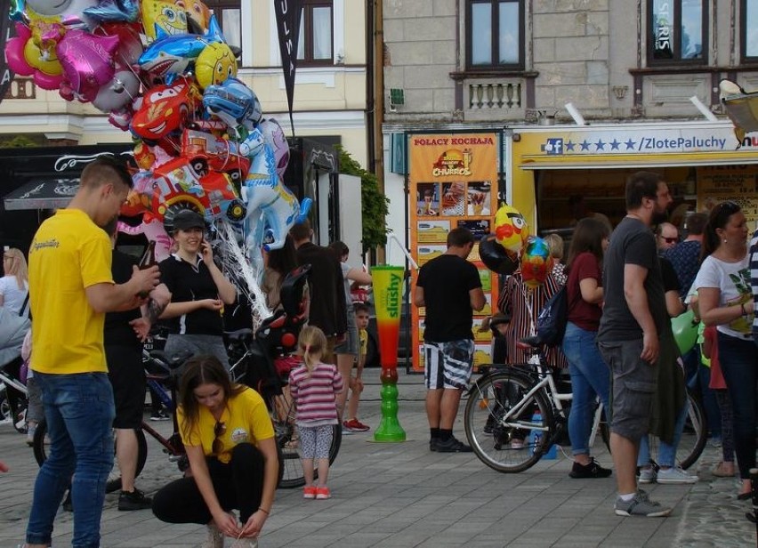 Na Rynku Głównym w Oświęcimiu trwa Festiwal Food Trucków [ZDJĘCIA] 