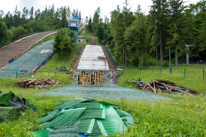 Zakopane. Średnich skoczni już prawie nie ma. Rozebrali je [ZDJĘCIA]