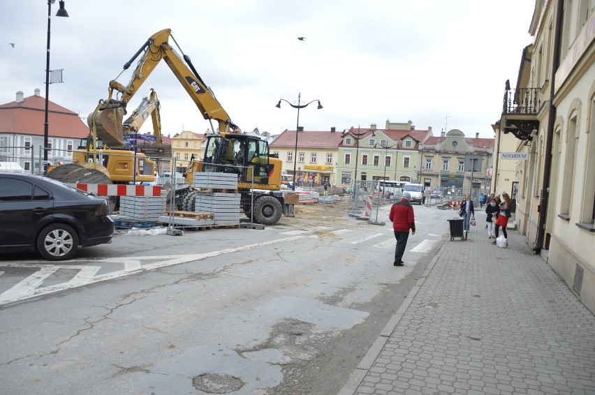 Rozpoczęcie przebudowy zachodniej pierzei Rynku, 29 września...