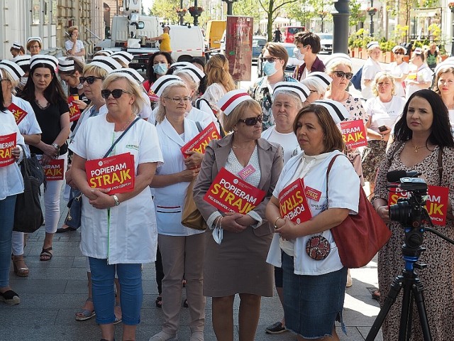 Zgodnie z podjętą decyzją w ramach akcji protestacyjnej pielęgniarki z Bełchatowa pojechały do Łodzi.