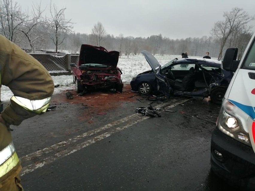Libiąż. Wypadek na DW 933. Zderzyły się dwa samochody. Jedna osoba została ranna [ZDJĘCIA]