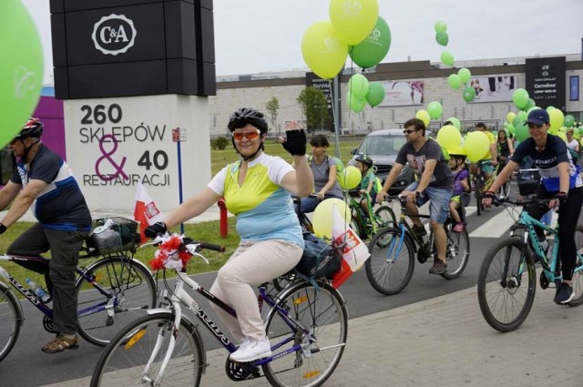 Po raz czwarty ulicami Poznania przejechali uczestnicy Posnania Bike Parade. Tym razem rowerzystom towarzyszyło hasło „Go Green”, czyli mile widziane były zielone i ekologiczne motywy na rowerach i ubraniach rowerzystów. Przejazd zakończył się piknikiem na os. Piastowskim

Zobacz zdjęcia ------>