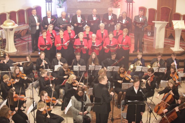 Koncert pod Patrią z udziałem Krakowskiej Młodej Filharmonii, Chóru Adoramus i Scholi z Gierczyc, 14.11.2021