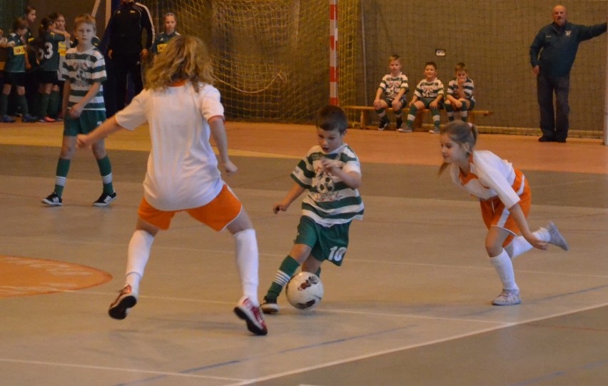 Dziewczęta zagrały w Mikołajkowym Turnieju Piłki Nożnej Olimpico Malbork [ZDJĘCIA]