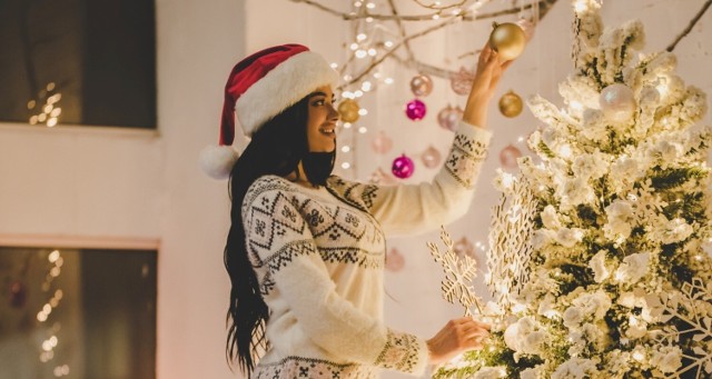 Kiedy powinniśmy ubrać świąteczne drzewko? Sprawdź, ile dni przed Bożym Narodzeniem można wg tradycji dekorować choinkę.