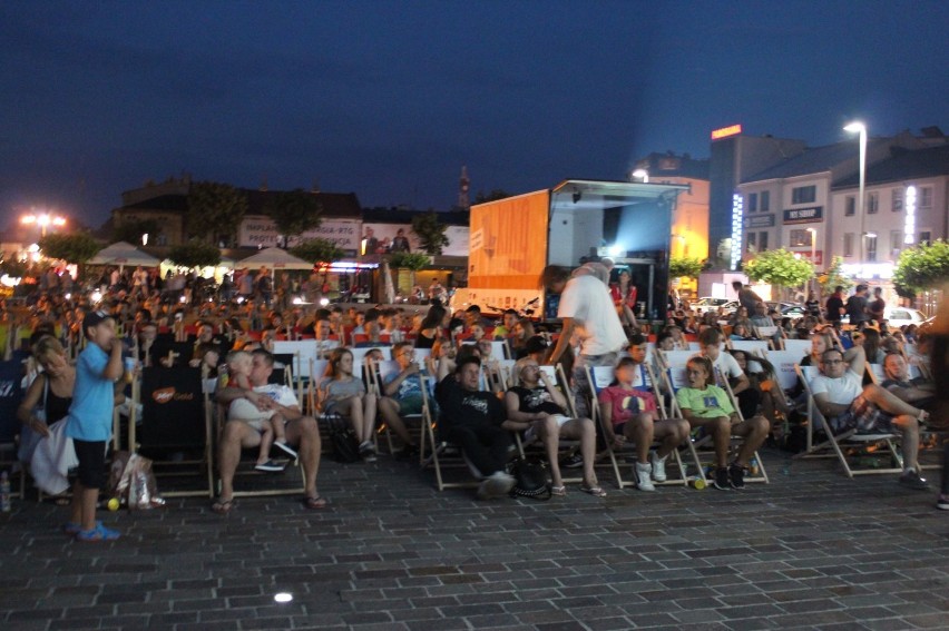 Kolejny seans kina na leżakach odbył się w Tomaszowie. W lipcu kolejna projekcja [ZDJĘCIA]