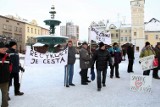 Mieszkańcy protestują przewko budowie spalarni odpadów w Karwinie