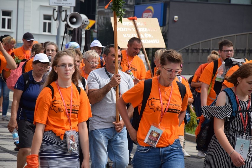 ROBOCZE  Pielgrzymka Sosnowiecka do Częstochowy weszła na...