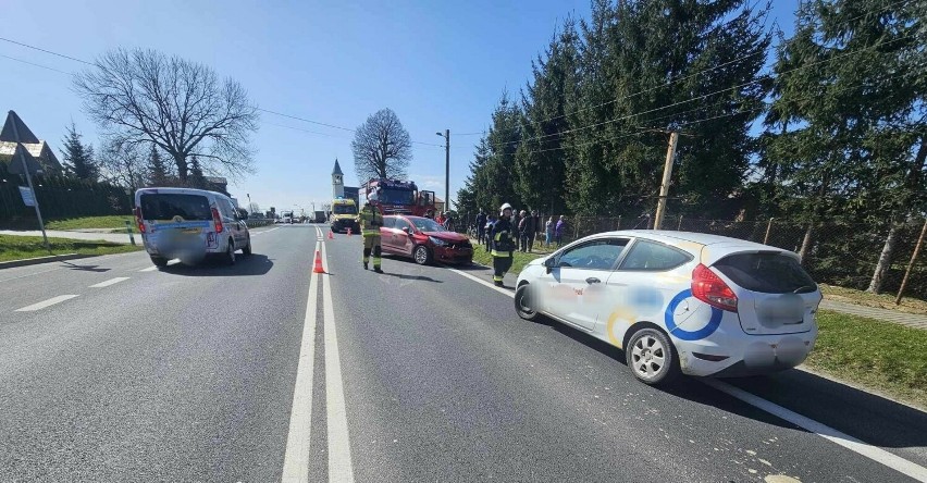 Wypadek na drodze krajowej nr 7 pod Krakowem. Zderzyły się dwa samochody