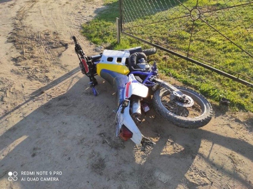 15-letni motocyklista spowodował wypadek we wsi Czerce. Dwie osoby ranne [ZDJĘCIA]