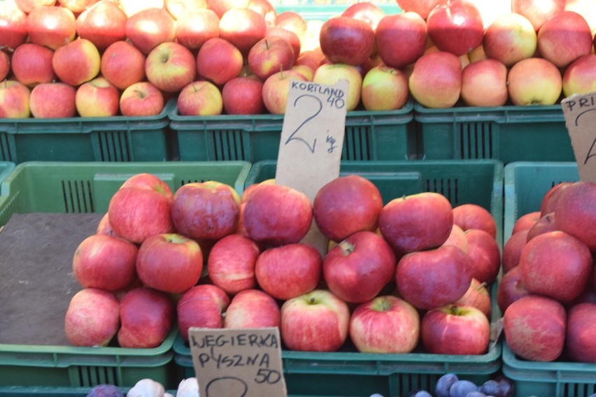 Ceny warzyw i owoców na targowisku Korej w Radomiu w czwartek, 20 października. Zobacz zdjęcia