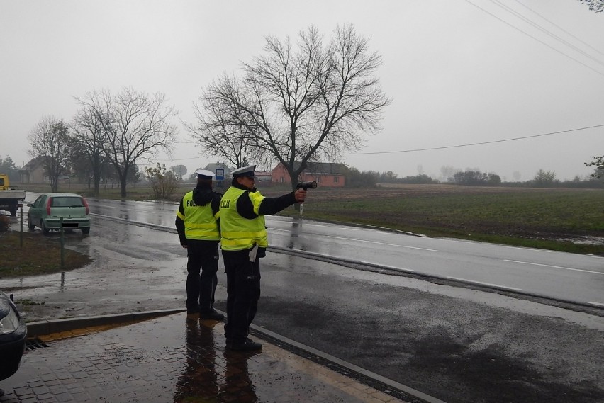 Bezpieczna droga K-62. Wspólne działania policjantów z trzech powiatów [zdjęcia]