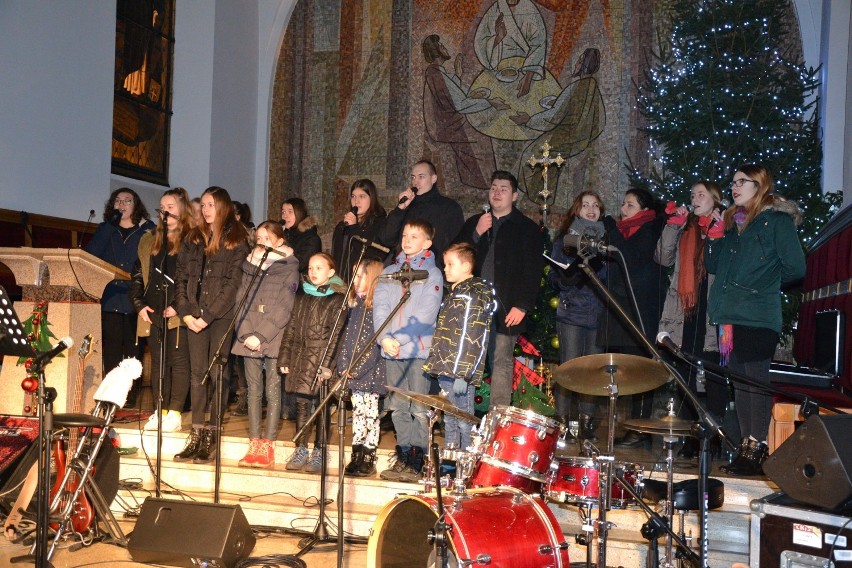 Pszczółki: Koncert kolęd i pastorałek w wykonaniu Młodzieżowego Chóru Pruszcza Gd. oraz Orkiestry Kameralnej Symfoników Gdańskich[ZDJĘCIA]