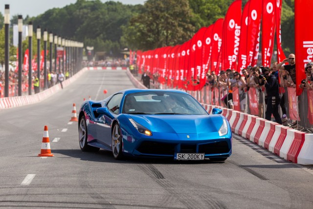 Kimi Raikkonen pędził po ulicach Warszawy. Superszybkie Ferrari na ulicach stolicy! [ZDJĘCIA

Zobaczcie też: Plecak Google w centrum Warszawy. Wkrótce Dworzec Centralny trafi na wirtualną mapę