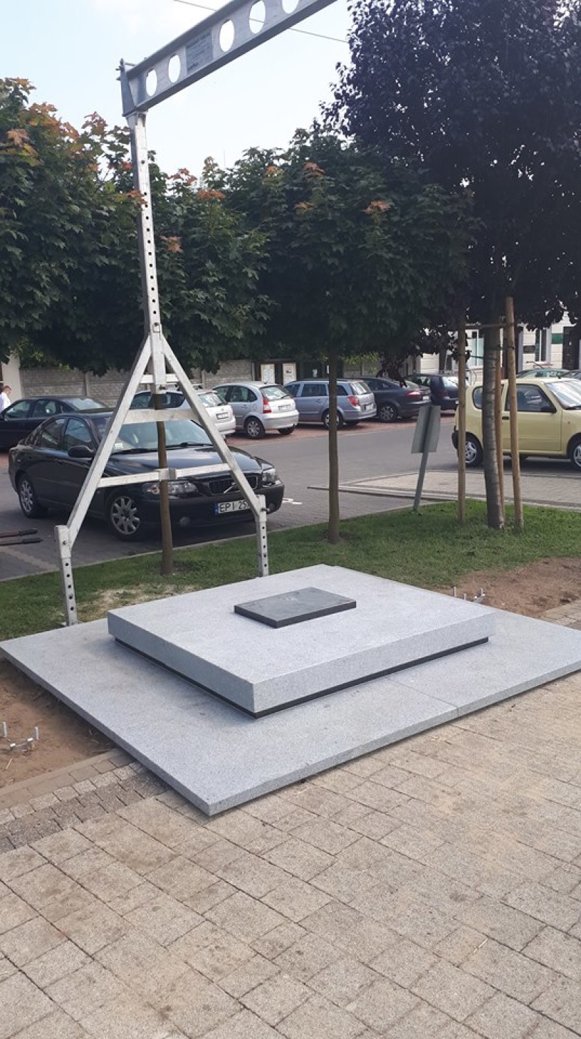 Pomnik marszałka Piłsudskiego stoi już w Wolborzu