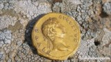 Turystka znalazła w Izraelu cenną monetę rzymską. Numizmat wykonany został ze złota (wideo)