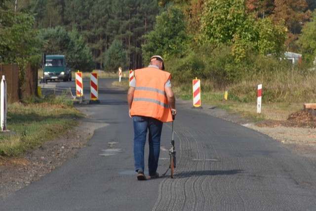 1. Obwodnica Południowa
Jedną z ważniejszych potrzeb, jakie wymienia Janusz Kubicki jest konieczność budowy, analogicznej do Trasy Północnej, obwodnicy w południowej części miasta. - Jak nie będziemy budować dróg, staniemy w  gigantycznym korku - mówi prezydent. Stąd konieczność budowania obwodnic. Najlepiej przy pomocy zewnętrznych dotacji. W przypadku Obwodnicy Południowej jeszcze w październiku miasto otworzyło oferty przetargowe. Zgłosiły się cztery firmy. Planowany przez magistrat koszt inwestycji to 152 mln zł, z czego dofinansowanie wynosi 114 mln zł. Teraz czas na podpisanie umowy z wykonawcą.