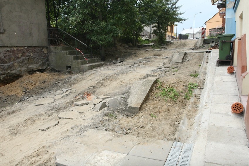 Remont ulicy Wałowej pod nadzorem archeologa [ZDJĘCIA]