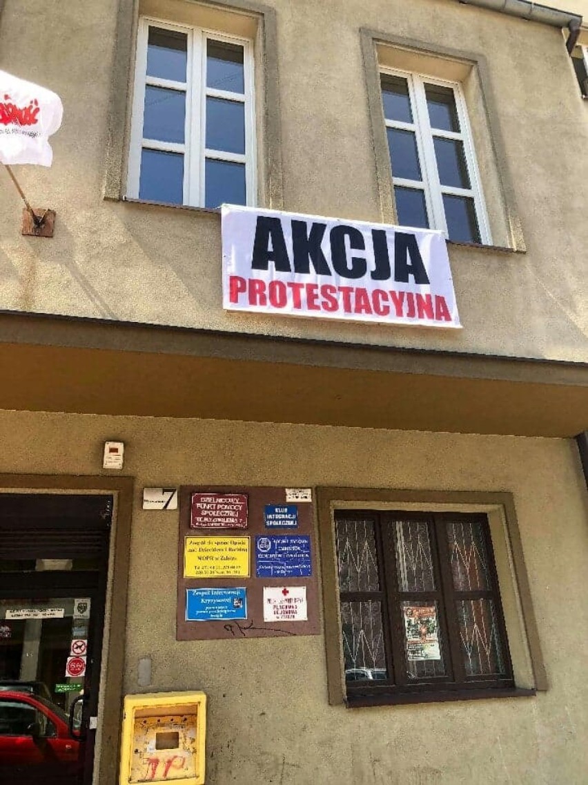 Zabrze: Protest pracowników MOPR. Chcą tysiąc złotych podwyżki [ZDJĘCIA]